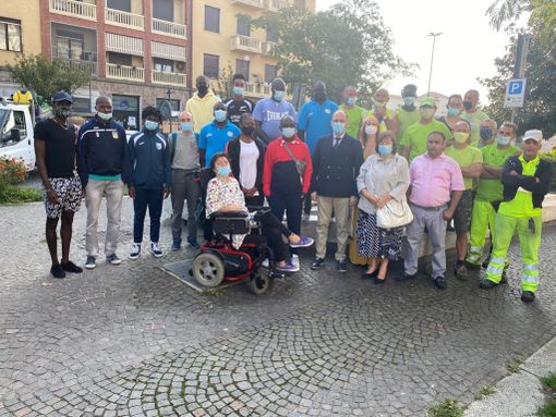 Monitoraggio e pulizia del cortile della scuola Cavour di Asti: &quot;Basta degrado&quot;