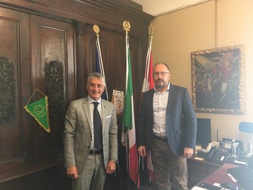 I sindaci di Asti e Alba e insieme per sostenere i 151 lavoratori Miroglio dopo la chiusura della Stamperia di Govone I sindaci di Asti e Alba e insieme per sostenere i 151 lavoratori Miroglio dopo la chiusura della Stamperia di Govone