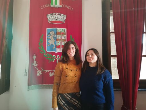 La vicesindaca con la volontaria selezionata La vicesindaca con la volontaria selezionata