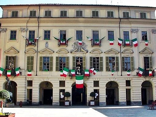 Consegna farmaci a domicilio, spese, assistenza psicologica. Diverse le iniziative del comune di San Damiano e un portale per la vendita online [VIDEO]