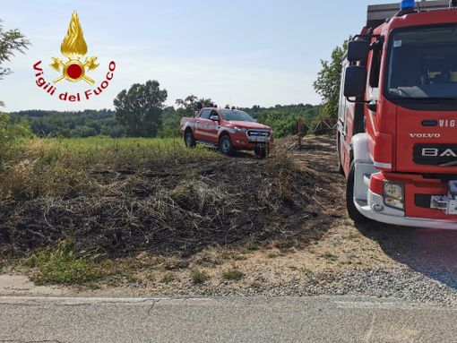 Incendi sterpaglie, due interventi dei vigili del fuoco di Asti