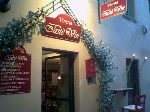 Chiude il Tastè Vin di Asti, punto d'incontro di tanti amanti della buona cucina e del buon vino Chiude il Tastè Vin di Asti, punto d'incontro di tanti amanti della buona cucina e del buon vino