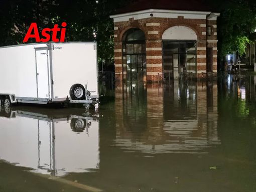 Piazza Campo del Palio allagata in seguito al temporale del 24 maggio scorso Piazza Campo del Palio allagata in seguito al temporale del 24 maggio scorso