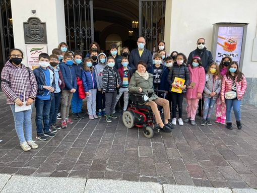 Gli alunni 5°B Scuola Primaria F. Baracca Gli alunni 5°B Scuola Primaria F. Baracca