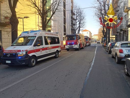 Cade in casa, in aiuto arrivano i vigili del fuoco in supporto al 118