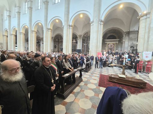 Torino saluta Nosiglia, vescovo di lavoratori e poveri: "Voleva che tutti fossero sfamati" Torino saluta Nosiglia, vescovo di lavoratori e poveri: "Voleva che tutti fossero sfamati"