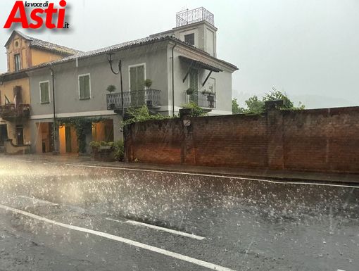 Pioggia e grandine a Canelli Pioggia e grandine a Canelli