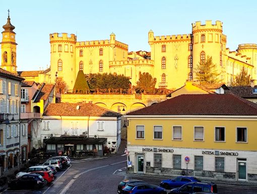 Il castello di Costigliole d'Asti visto dal Municipio