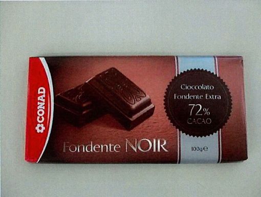 Tracce di plastica dura in alcuni lotti, richiamate tavolette di cioccolato fondente Conad