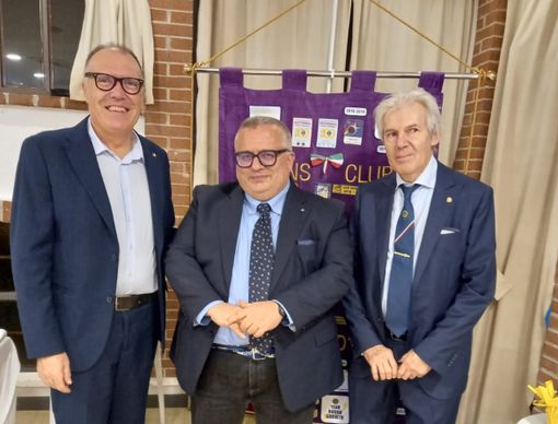 Nell'immagine, da sinistra a destra, il sindaco Cavallero, il presidente di Asti Musei Lepore e il presidente Lions Narciso