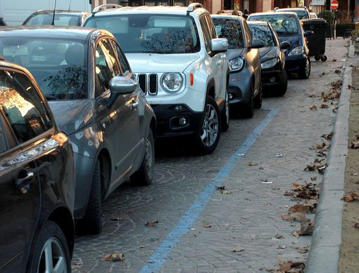 'Regalo di Natale' per gli automobilisti astigiani: due ore di sosta omaggio nelle zone di corona