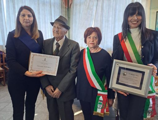 Giovanni Novara con il sindaco di Villanova Anna Macchia (alla sua destra), Delfina Noto e il sindaco di Cantarana Roberta Franco Giovanni Novara con il sindaco di Villanova Anna Macchia (alla sua destra), Delfina Noto e il sindaco di Cantarana Roberta Franco