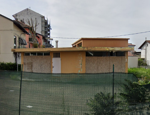 Ex distributore abbandonato a rischio occupazione: scatta l’ordinanza del sindaco