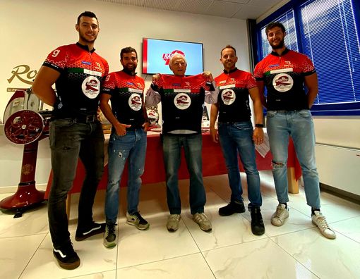 Amos Mosaner, Sebastiano Arman, Simone Gonin e Joel Retornaz con il presidente Raspini