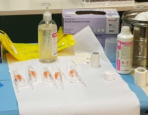 Siringhe con vaccino anti Covid (Ph. Efrem Zanchettin - MerfePhoto) Siringhe con vaccino anti Covid (Ph. Efrem Zanchettin - MerfePhoto)