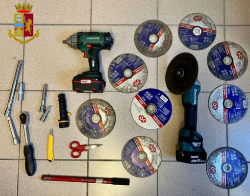 “In trasferta” a Biella: aveva in macchina chiavi alterate, grimaldelli e strumenti per aprire serrature “In trasferta” a Biella: aveva in macchina chiavi alterate, grimaldelli e strumenti per aprire serrature