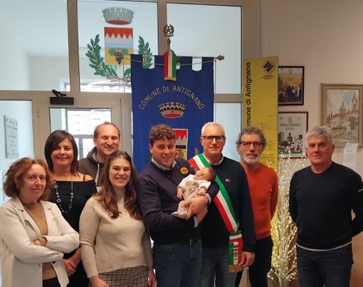 Il piccolo Giulio è il sesto nato antignanese del 2025