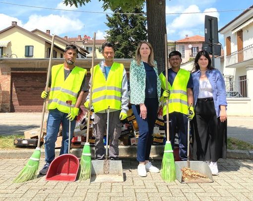 Alcuni volontari con Anna Macchia e Altea Carrino