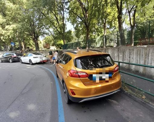 Parcheggi blu in corso Einaudi: a sei mesi dalla partenza "spunta" un nuovo problema Parcheggi blu in corso Einaudi: a sei mesi dalla partenza "spunta" un nuovo problema