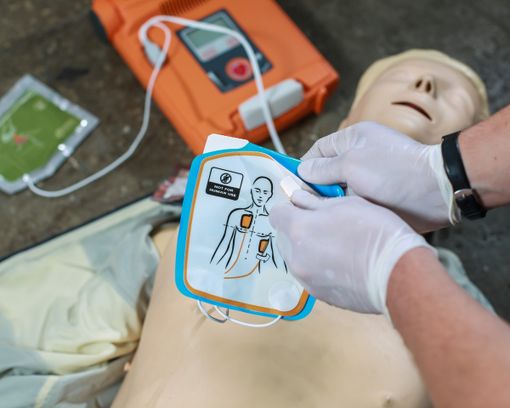 Belveglio cardioprotetto con un nuovo D.A.E. grazie al Nuovo Mollificio Astigiano Belveglio cardioprotetto con un nuovo D.A.E. grazie al Nuovo Mollificio Astigiano