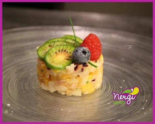 I mercoledì Veg di Ortofuit: oggi prepariamo la Tartare di ricciola e calamaro con Nergi e frutta I mercoledì Veg di Ortofuit: oggi prepariamo la Tartare di ricciola e calamaro con Nergi e frutta