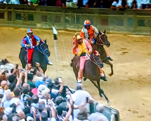 Giuseppe Zedde vince il palio dell' Assunta per Valdimontone