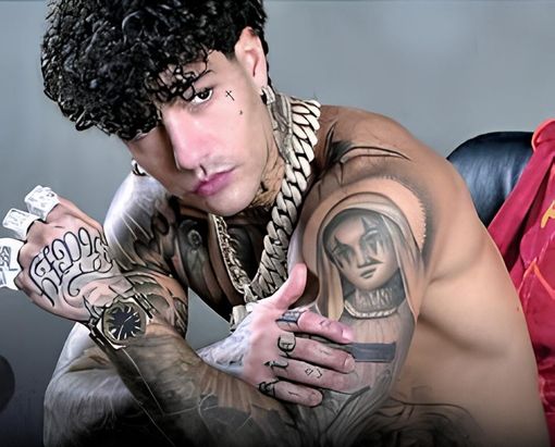 Tony Effe, da mesi al centro di accese polemiche per i testi di alcune sue canzoni e tra i protagonisti dell'imminente Festival di Sanremo Tony Effe, da mesi al centro di accese polemiche per i testi di alcune sue canzoni e tra i protagonisti dell'imminente Festival di Sanremo