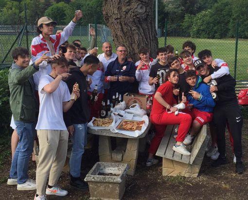 Il gruppo Under 19 dopo l'ultima uscita alla &quot;Valletta&quot; di Moncalvo