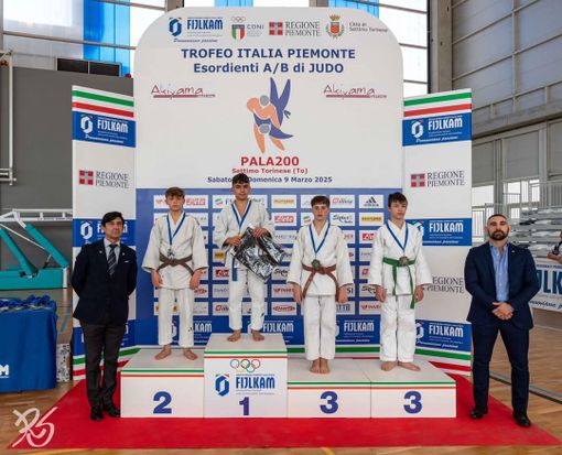 Mario Aloise sul podio Mario Aloise sul podio