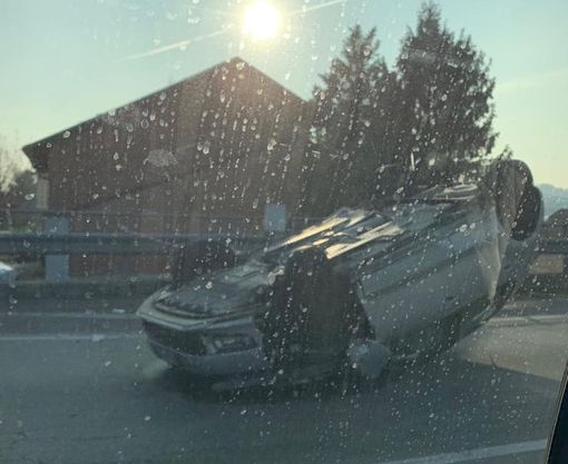 Traffico in tilt, in entrata e uscita dalla città, per un incidente in corso Savona