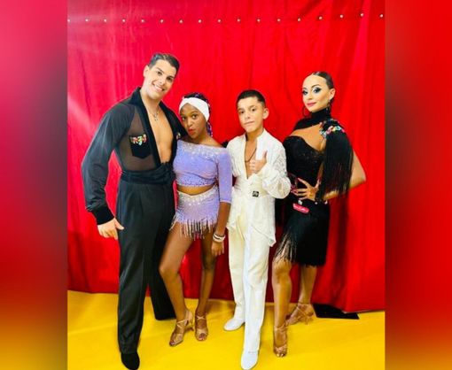 I due ragazzi con i loro insegnanti I due ragazzi con i loro insegnanti