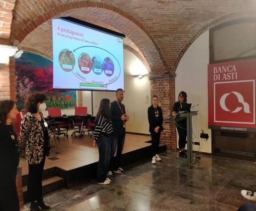 Scuola: Intercultura riparte con il concorso. Centinaia di borse di studio per i programmi all'estero 23-24 Scuola: Intercultura riparte con il concorso. Centinaia di borse di studio per i programmi all'estero 23-24