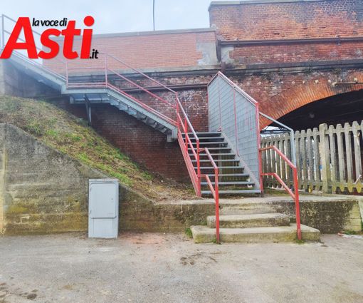 Aperta a tempi di record, dopo i lavori, la scaletta che "traghetta" su corso Savona Aperta a tempi di record, dopo i lavori, la scaletta che "traghetta" su corso Savona