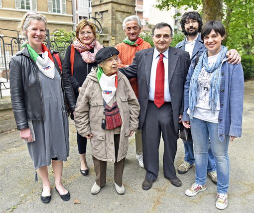 Lidia Menapace al Bosco dei Partigiani il 25 aprile 2017 con il presidente provinciale Anpi, Paolo Monticone, i vicepresidenti Maurizia Giavelli e Guido Cardello ed altri dirigenti dell’Anpi astigiana Lidia Menapace al Bosco dei Partigiani il 25 aprile 2017 con il presidente provinciale Anpi, Paolo Monticone, i vicepresidenti Maurizia Giavelli e Guido Cardello ed altri dirigenti dell’Anpi astigiana