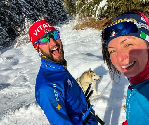Romanin e la Franco sulla neve in un momento di relax - Immagine tratta dal profilo Facebook di Alice Franco