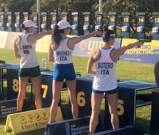 Alice Sotero con Elena Micheli. In bocca al lupo alle azzurre Alice Sotero con Elena Micheli. In bocca al lupo alle azzurre