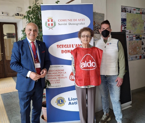 L'assessore Boccia con i due cittadini "testimoni" dell'importanza della donazione di organii