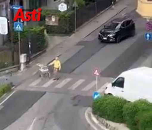 Un fermo immagine tratto dal video, divenuto virale sul web Un fermo immagine tratto dal video, divenuto virale sul web