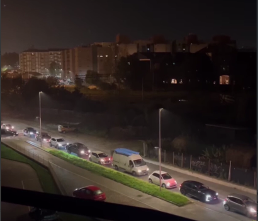 Caos viabilità ad Asti: primo giorno di chiusura del ponte Ogerio Alfieri. Utenti dei bus smarriti a causa dell'assenza di segnaletica Caos viabilità ad Asti: primo giorno di chiusura del ponte Ogerio Alfieri. Utenti dei bus smarriti a causa dell'assenza di segnaletica