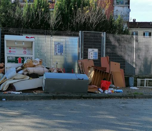 Degrado urbano, la denuncia del consigliere Spata: “Ecco cosa ho trovato in via Fenoglio”