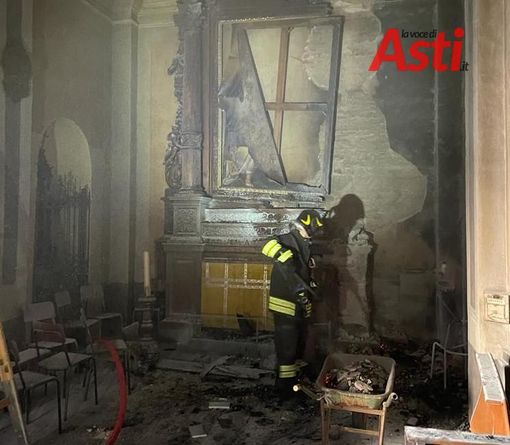 Immagine d'archivio dell'interno della chiesa intitolata ai Santi Elena ed Eusebio Immagine d'archivio dell'interno della chiesa intitolata ai Santi Elena ed Eusebio