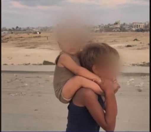 Una delle immagini simbolo dell'esodo da Gaza City