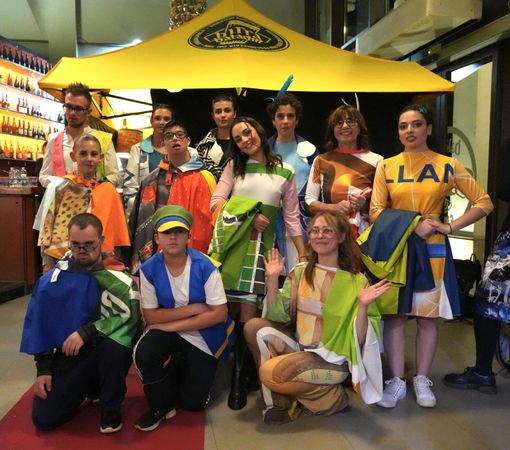 Italia Furlan con alcuni dei ragazzi che hanno sfilato