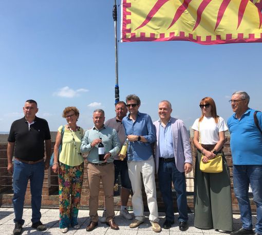 L'assessore alla Cultura Ausilia Quaglia, il sindaco di Vinica Mile Petkov, il vicesindaco di Nizza Monferrato Pier Paolo Verri e il Consigliere con delega alla Promozione del Territorio Maurizio Martino insieme a macedoni di Nizza L'assessore alla Cultura Ausilia Quaglia, il sindaco di Vinica Mile Petkov, il vicesindaco di Nizza Monferrato Pier Paolo Verri e il Consigliere con delega alla Promozione del Territorio Maurizio Martino insieme a macedoni di Nizza
