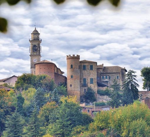 A Calosso un viaggio tra le vigne e la storia