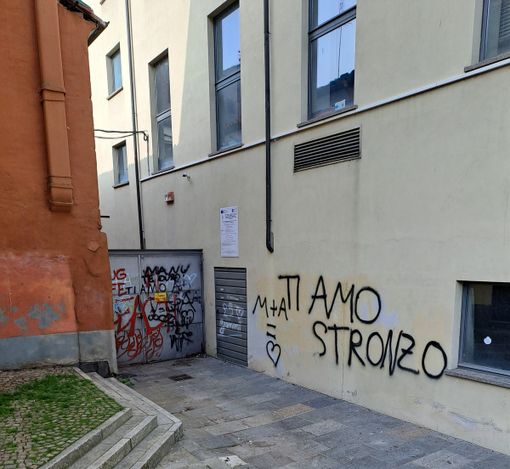 Il muro dietro il Teatro Alfieri di Asti Il muro dietro il Teatro Alfieri di Asti