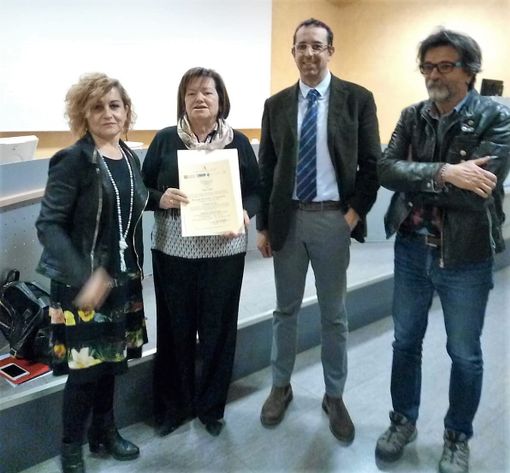 Un momento della premiazione con l’assessore regionale alle Pari Opportunità Monica Cerutti,  l’assessore comunale alle Politiche Sociali  Mariangela Cotto, il dirigente Roberto Giolito e il referente della Banca del Dono Paolo Odorizio