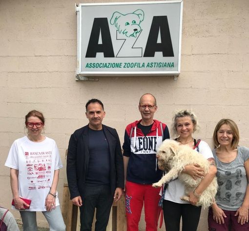 L'assessore Giacomini con alcuni volontari dell'AZA L'assessore Giacomini con alcuni volontari dell'AZA
