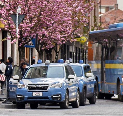 Nuovi controlli interforze in zona corso Matteotti, stazione e Movicentro. Sequestrata droga e controllate 180 persone Nuovi controlli interforze in zona corso Matteotti, stazione e Movicentro. Sequestrata droga e controllate 180 persone