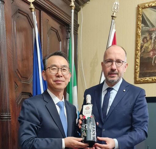 Il sindaco con il console sudcoreano Il sindaco con il console sudcoreano